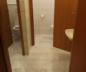 Haugesund Håndverkerforening - Fliselagte toaletter